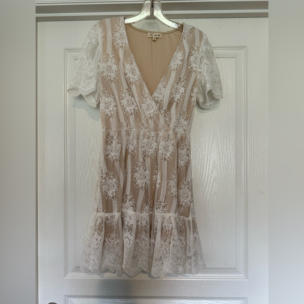 Elegant Lace V-Neck Mini Dress